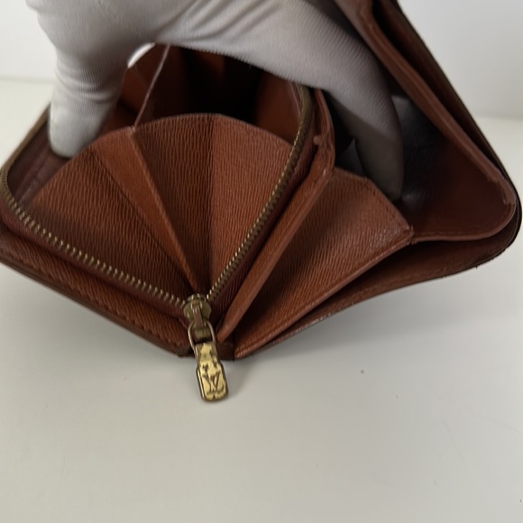 Authenticated LOUIS VUITTON Monogram Tressor Wallet - Picture 12 of 14